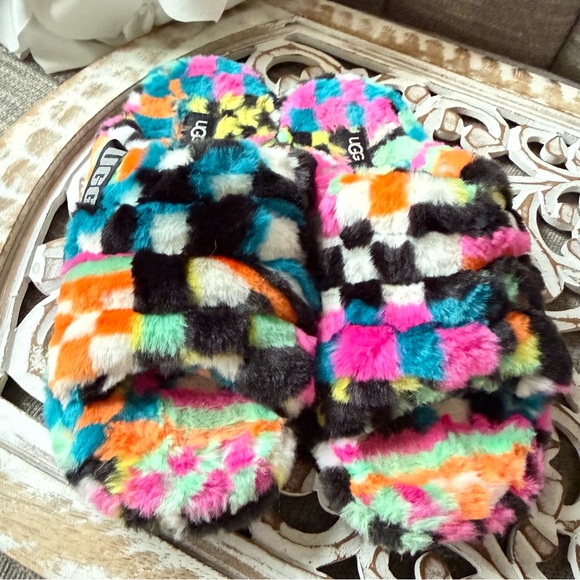 UGG Fuzzy Slippers Shoes Slides Women’s 8 - Picture 8 of 9